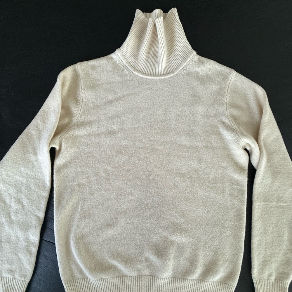 Uniqlo Off-White Turtleneck Sweater